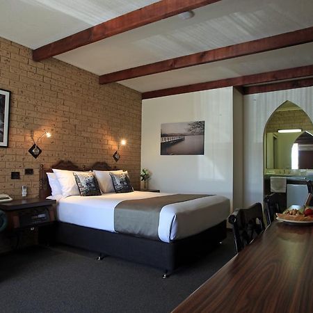 شيبارتون Belltower Motor Inn الغرفة الصورة