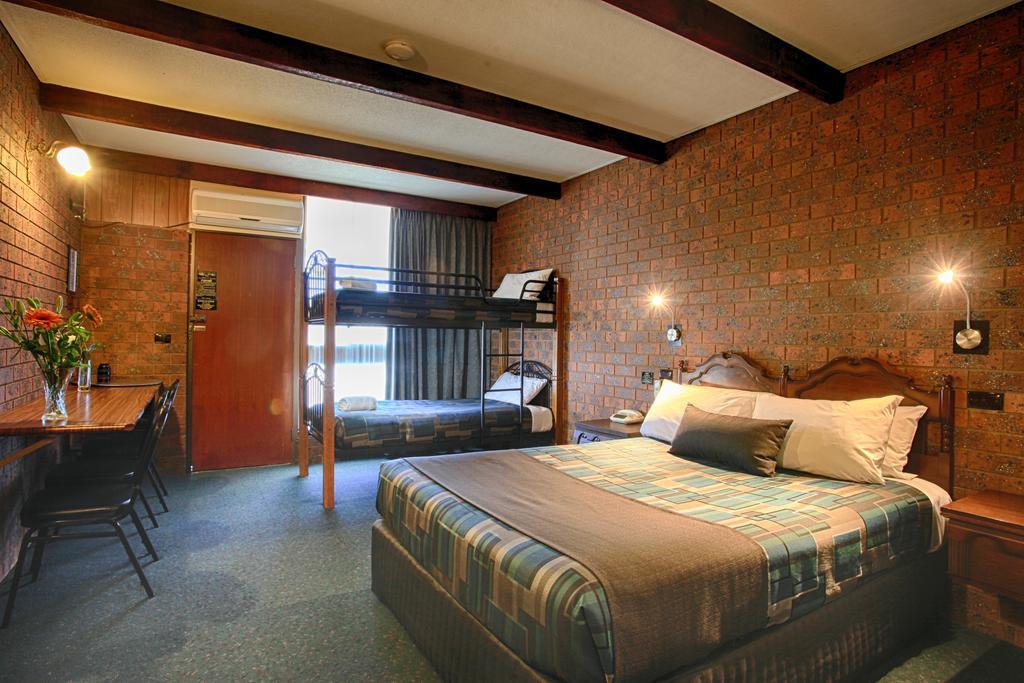 شيبارتون Belltower Motor Inn الغرفة الصورة